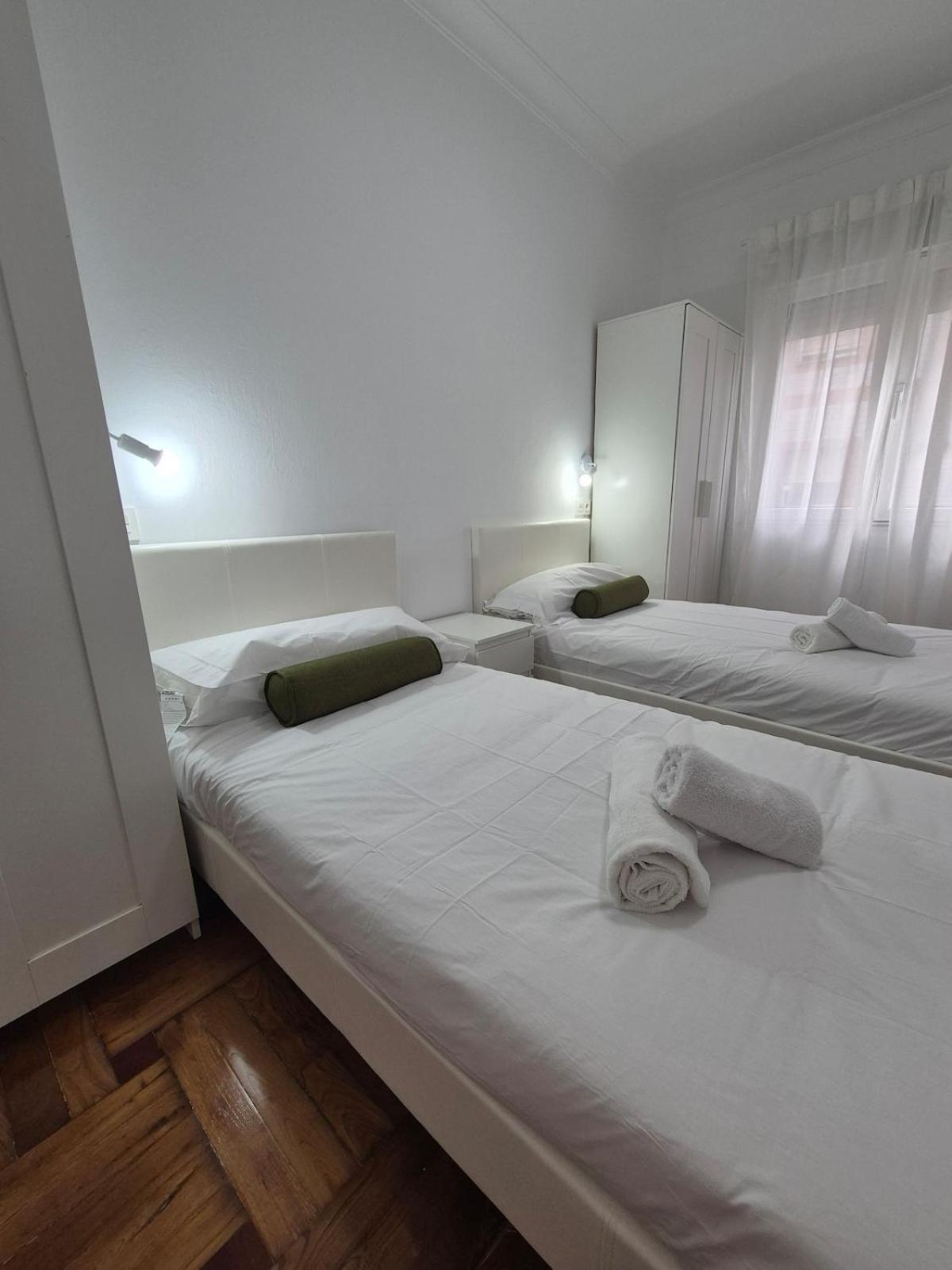 Moderno Con Garaje En 1a148 Apartamento *