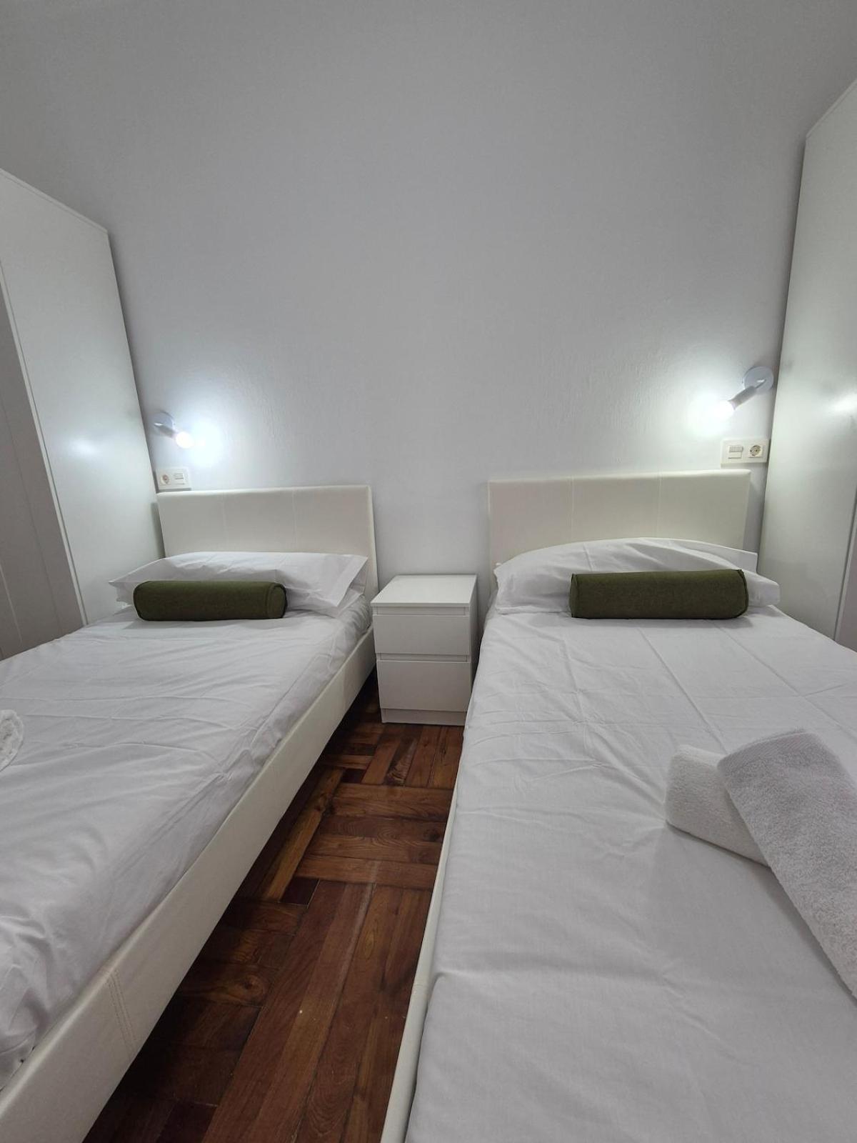 Apartamento Moderno Con Garaje En 1a148 *