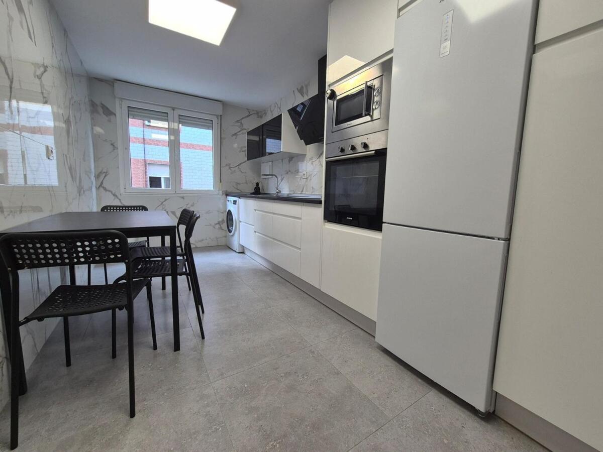 Moderno Con Garaje En 1a148 Apartamento *